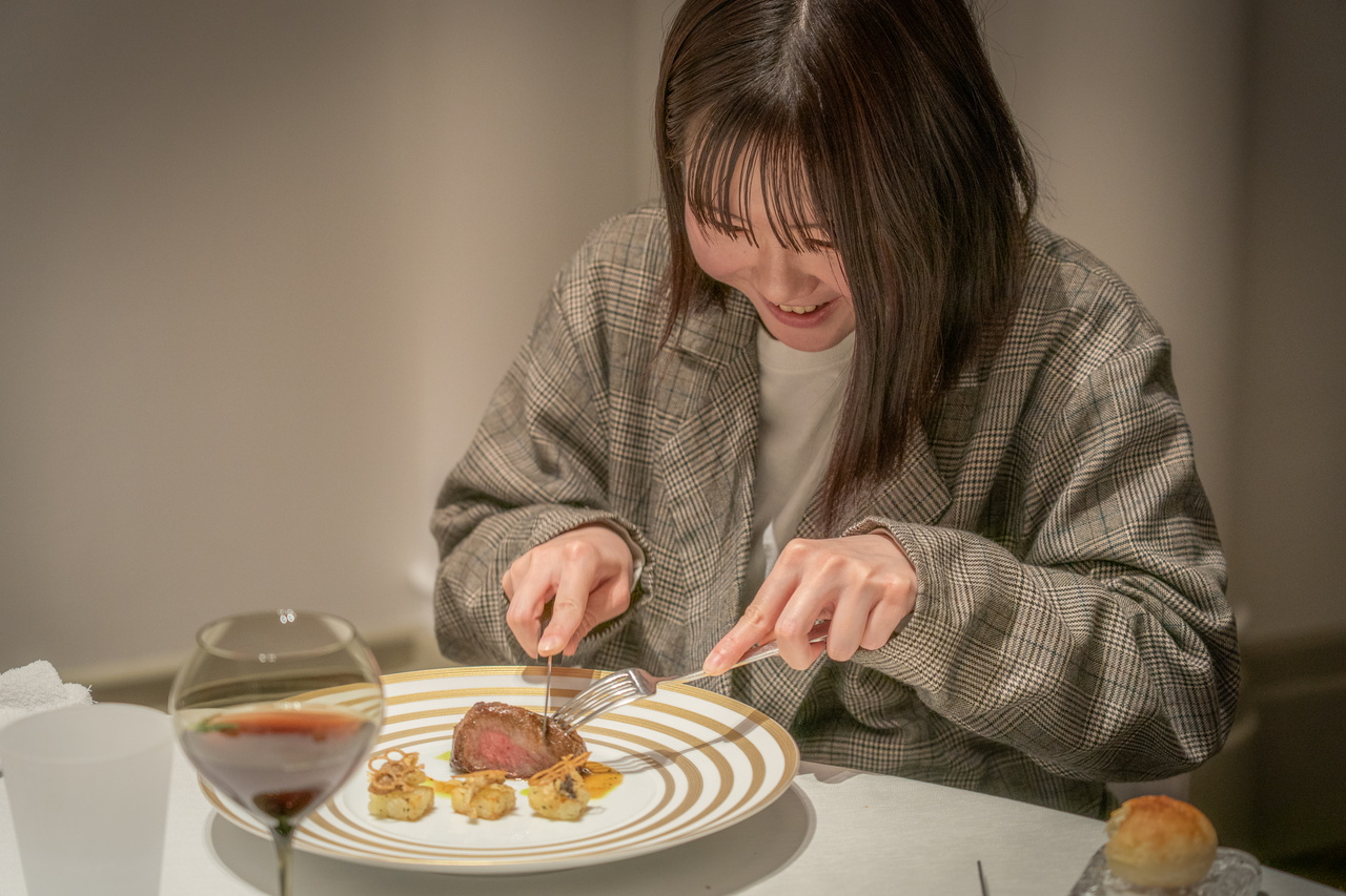 ［SPECIAL REPORT］全室スイートルームのホテル『リゾナーレトマム』に前泊－。翌日、誰もが憧れる『狩振岳CATツアー』で大自然の中を滑走する。気心知れた仲間たちと過ごす、２日間の「星野リゾート　トマム」ご褒美旅。
